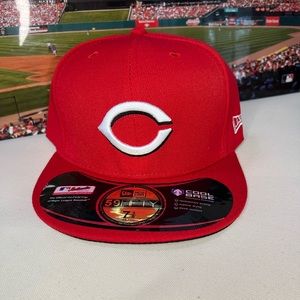 MLB Reds Fitted Cap